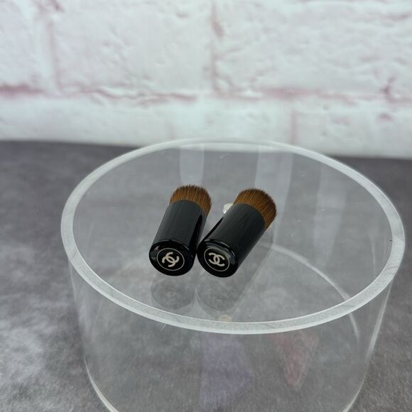 CHANEL Les Beiges Complexion Small Brushes - Picture 4 of 4